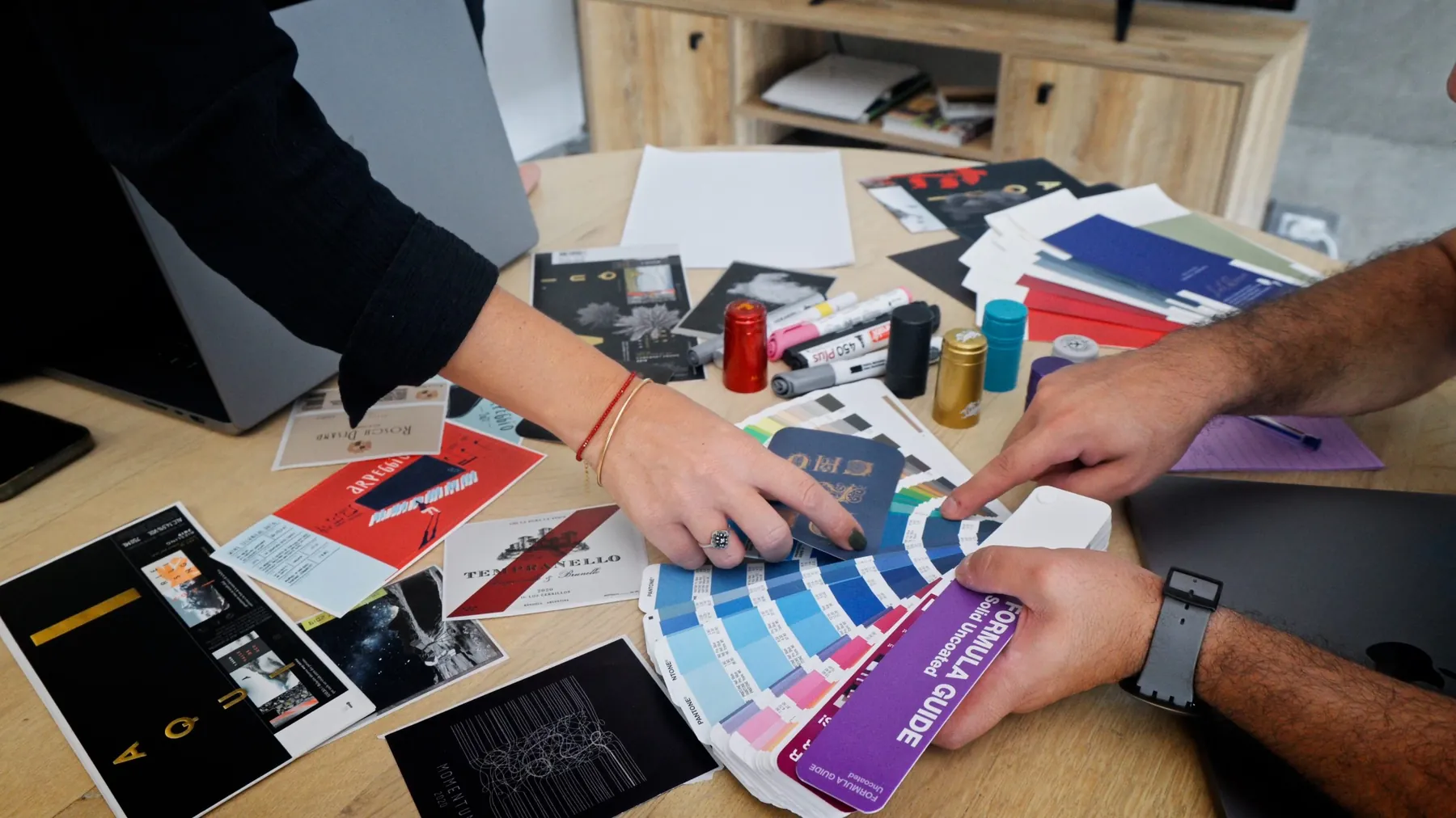 Label design working session at Crowdfarming